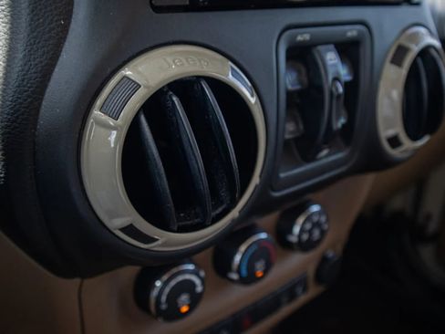 Used 2017 Jeep Wrangler Unlimited Sahara AWD/4WD image 37