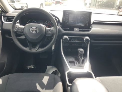 Used 2021 Toyota RAV4 LE FWD image 10
