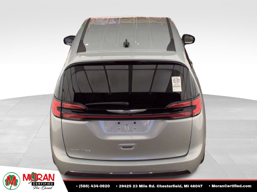 Used 2024 Chrysler Pacifica Touring-L FWD image 6