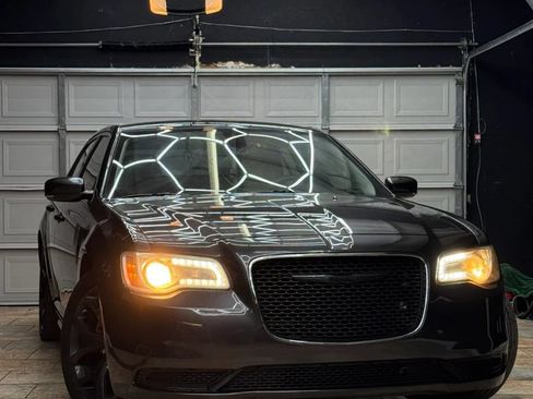 Used 2022 Chrysler 300 Touring L RWD image 1