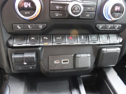 Used 2022 GMC Sierra 1500 AT4 w/ AT4 Premium Package image 34