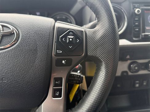 Used 2018 Toyota Tacoma TRD Off-Road image 21