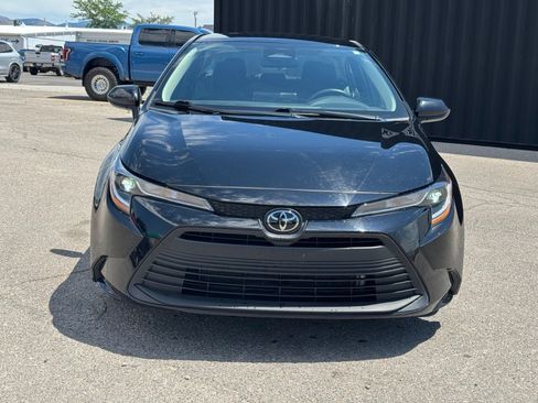 Used 2025 Toyota Corolla LE FWD image 2