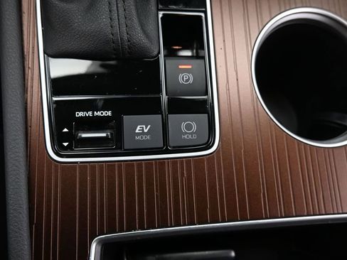 Used 2024 Toyota Sienna XLE image 32