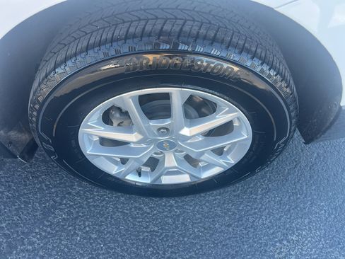 Used 2024 Chevrolet Equinox LT image 7