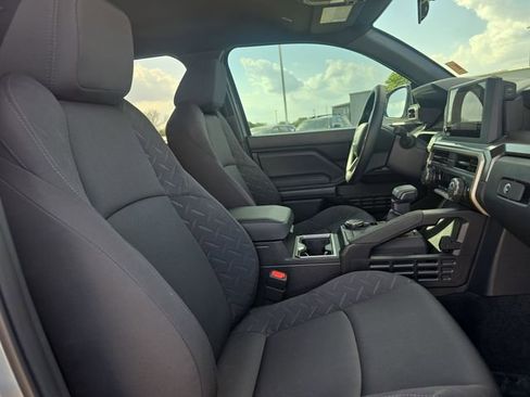 Used 2025 Toyota Tacoma SR5 AWD/4WD image 11
