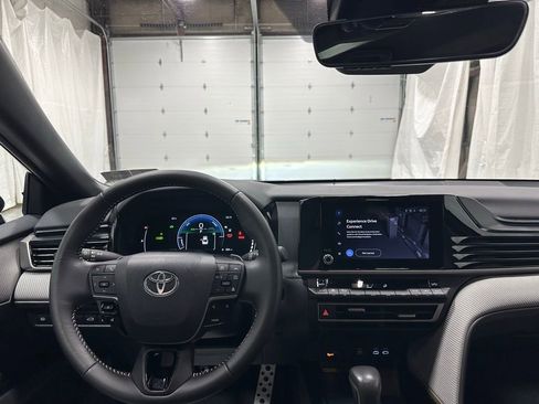 Used 2025 Toyota Camry SE w/ Convenience Package FWD image 16