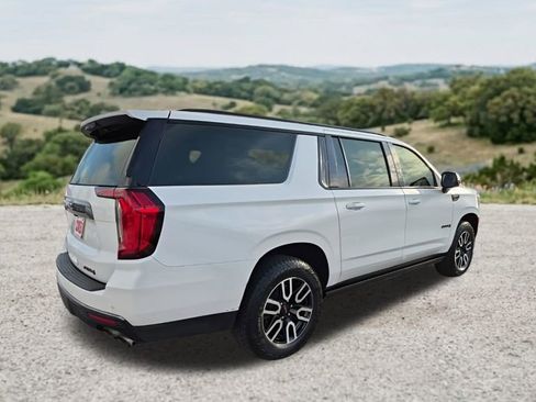 Used 2024 GMC Yukon XL AT4 w/ AT4 Premium Plus Package AWD/4WD image 10