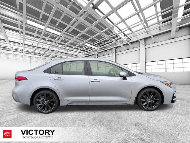 Used 2026 Toyota Corolla SE w/ SE Premium Package AWD/4WD image 2