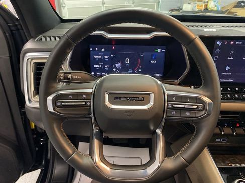 Used 2023 GMC Canyon Denali AWD/4WD image 17