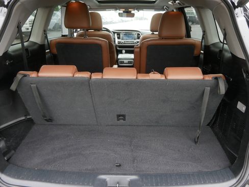Used 2019 Toyota Highlander Limited AWD/4WD image 18