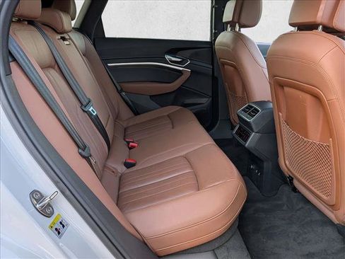 Certified 2022 Audi e-tron Premium Plus w/ Premium Plus Package image 21