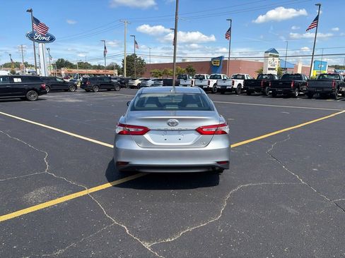 Used 2020 Toyota Camry LE FWD image 6