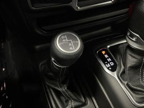 Used 2024 Jeep Wrangler Sport AWD/4WD image 30