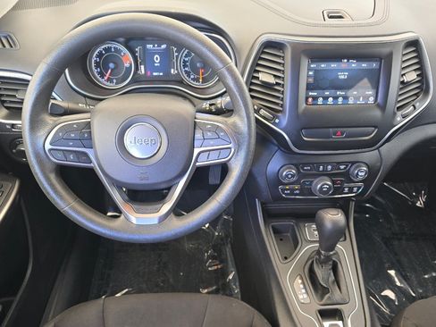 Used 2020 Jeep Cherokee Latitude FWD image 15