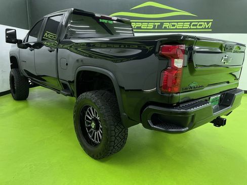 Used 2022 Chevrolet Silverado 2500 Custom w/ Custom Value Package AWD/4WD image 7