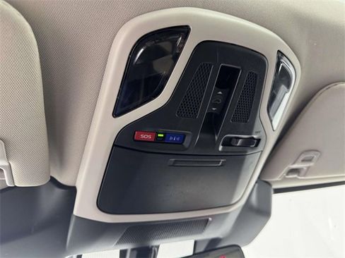 Used 2025 Subaru Outback Premium image 25