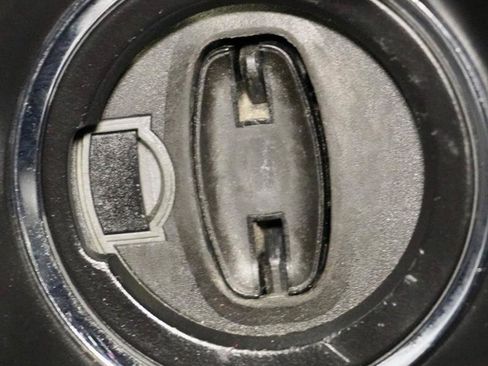 Used 2018 Porsche Macan image 24