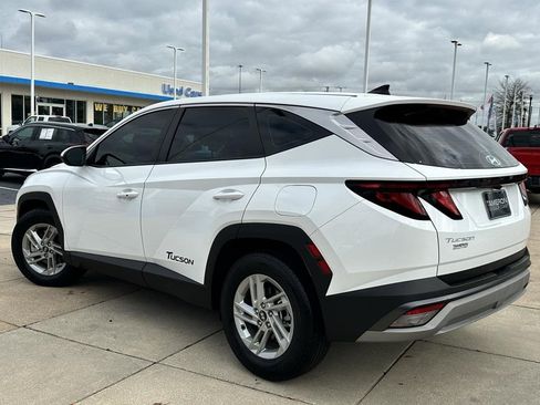 Used 2025 Hyundai Tucson SE image 4