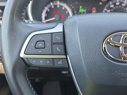 Used 2023 Toyota Highlander XLE FWD image 18