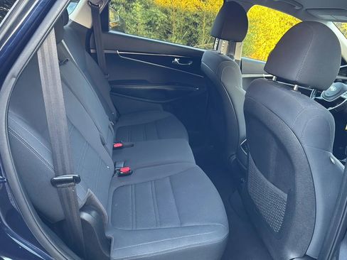 Used 2020 Kia Sorento LX w/ LX I4 Convenience Package image 13