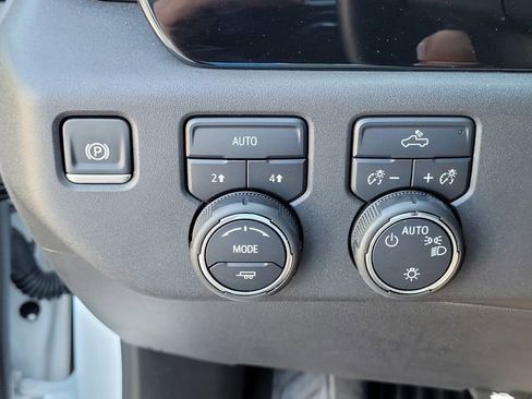 Used 2025 Chevrolet Silverado 1500 LT AWD/4WD image 14