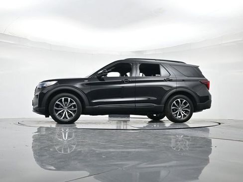 New 2026 Ford Explorer ST-Line w/ Premium Package RWD image 38
