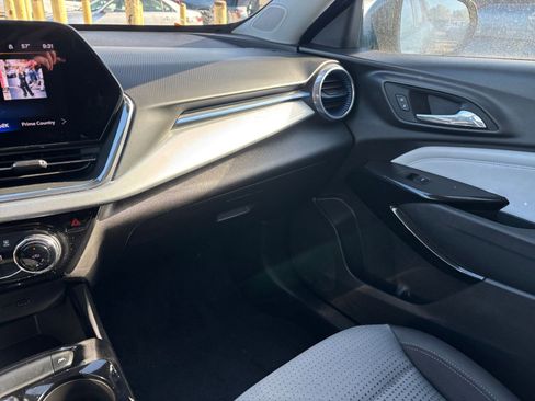 Used 2025 Chevrolet Trax LT image 34