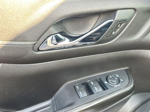 Used 2021 GMC Acadia SLT image 13