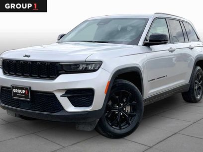 Used 2024 Jeep Grand Cherokee Altitude