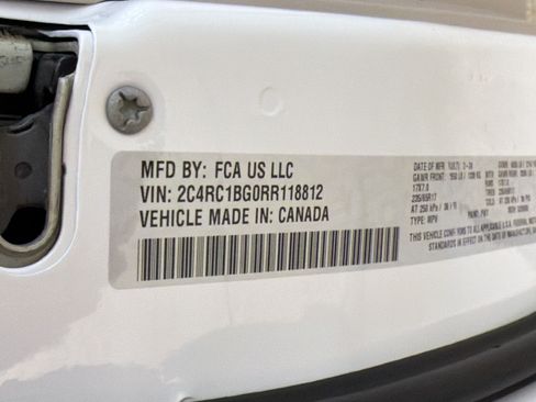 Used 2024 Chrysler Pacifica Touring-L FWD image 22