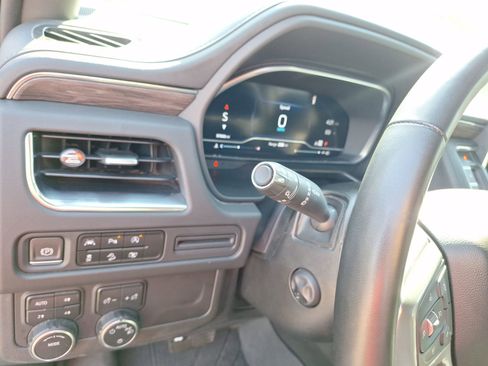 Used 2023 Chevrolet Tahoe Z71 w/ Luxury Package image 18