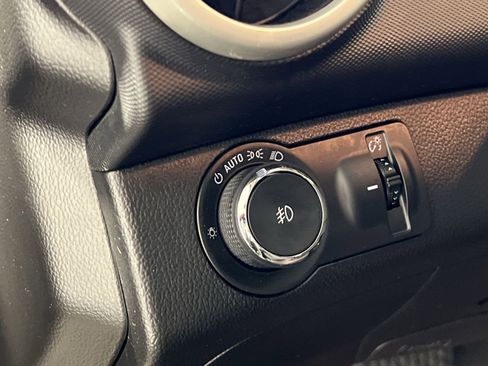 Used 2020 Chevrolet Sonic LT image 31