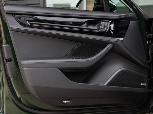 Used 2025 Porsche Panamera image 22