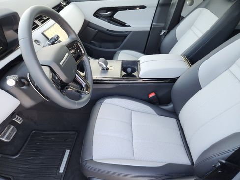 New 2025 Land Rover Range Rover Evoque Dynamic SE image 12
