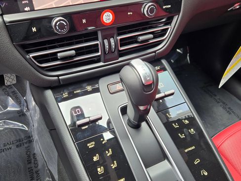 New 2026 Porsche Macan AWD/4WD image 22