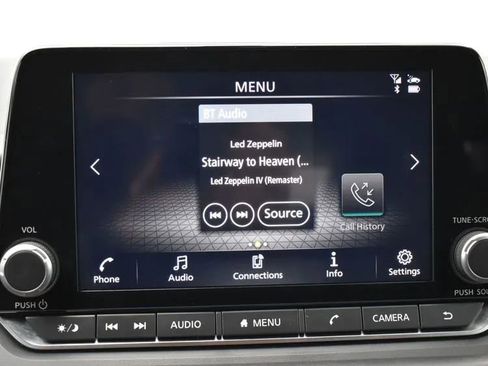 Used 2025 Nissan Rogue SV image 31