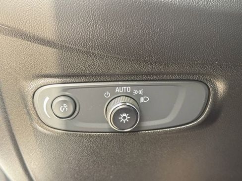 Used 2022 Chevrolet Equinox LT FWD image 22