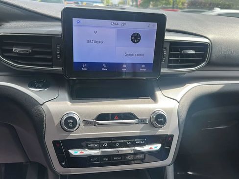 Used 2022 Ford Explorer XLT w/ Equipment Group 202A image 12