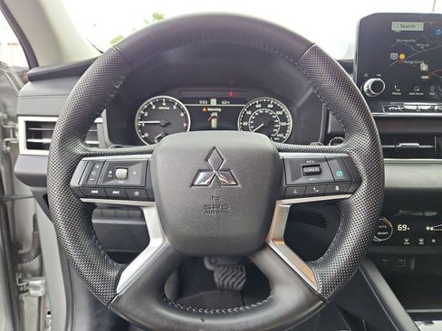 Used 2023 Mitsubishi Outlander SE image 10