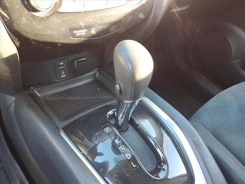 Used 2015 Nissan Rogue S image 14