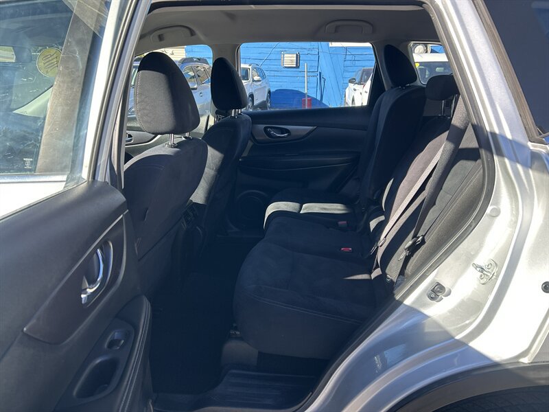 Used 2016 Nissan Rogue S AWD/4WD image 9