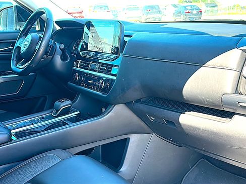 Used 2024 Nissan Pathfinder SL w/ SL Premium Package FWD image 24