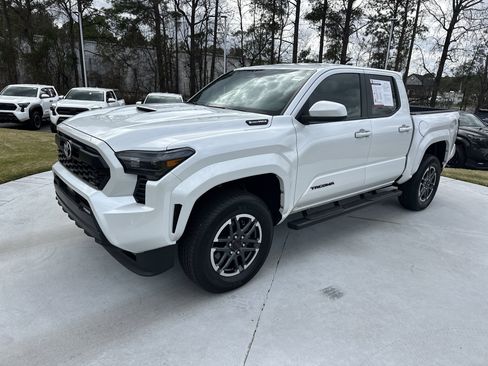 Certified 2024 Toyota Tacoma TRD Sport image 5