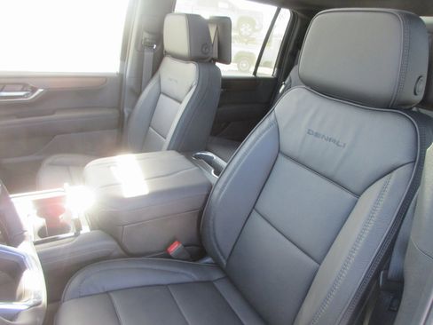 New 2026 GMC Yukon XL Denali image 12