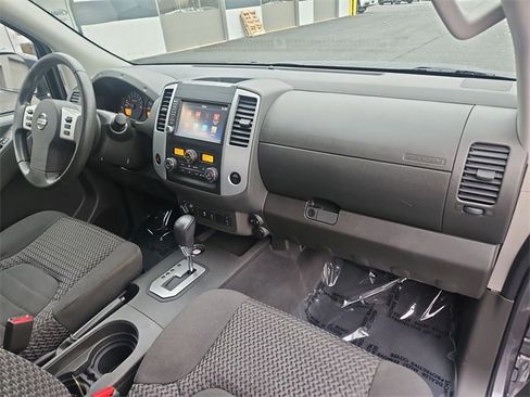Used 2021 Nissan Frontier SV image 25