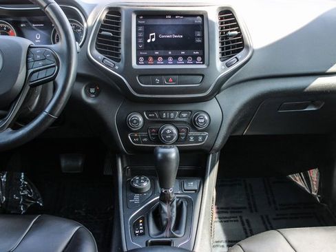 Used 2020 Jeep Cherokee Trailhawk w/ Cold Weather Group image 17