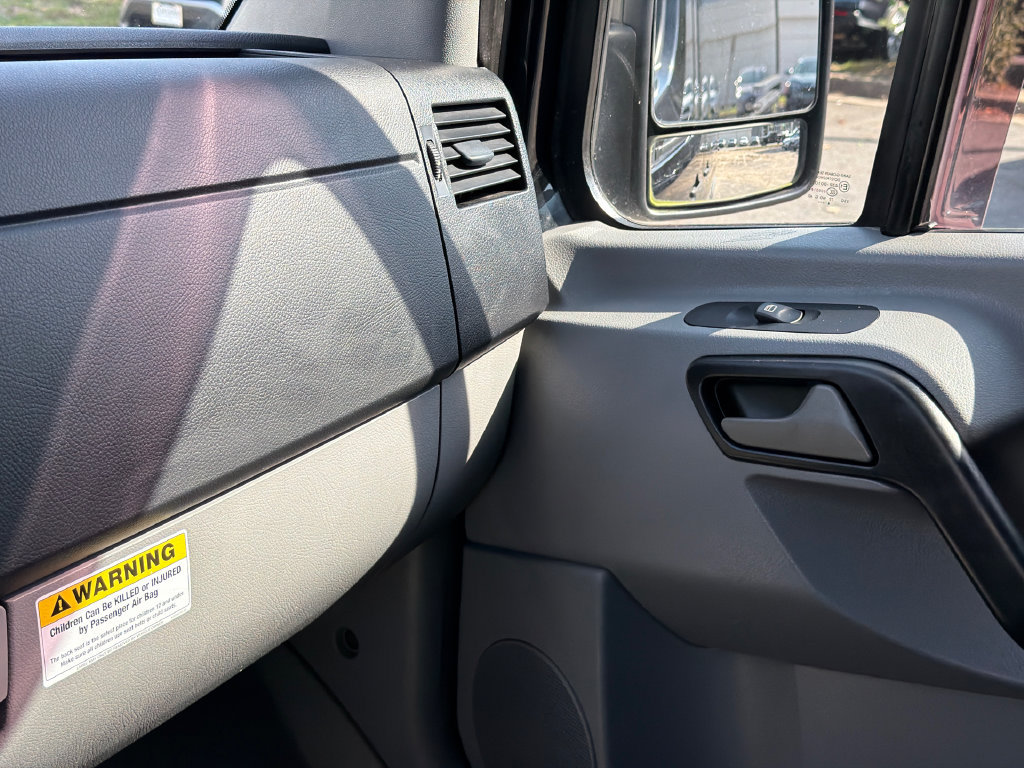 Used 2015 Mercedes-Benz Sprinter 2500 image 31