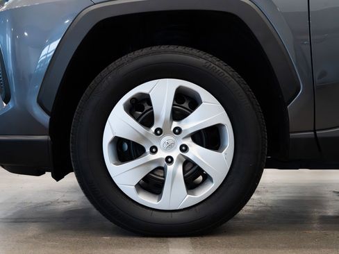 Used 2021 Toyota RAV4 LE image 7