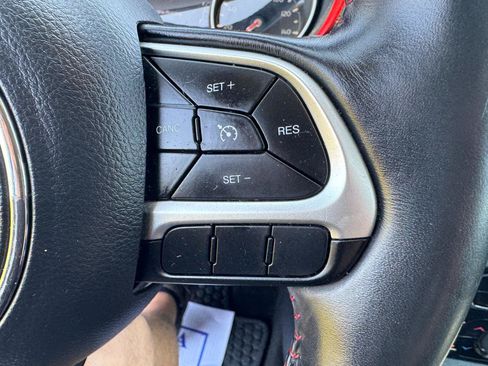 Used 2018 Jeep Compass Trailhawk AWD/4WD image 37
